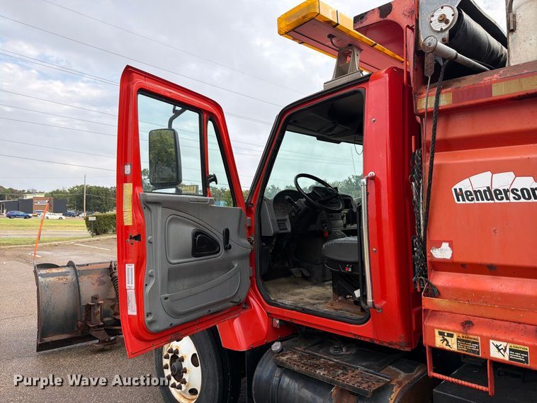 image for item FH6315 2007 International 7400 dump truck