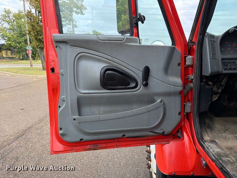 image for item FH6315 2007 International 7400 dump truck