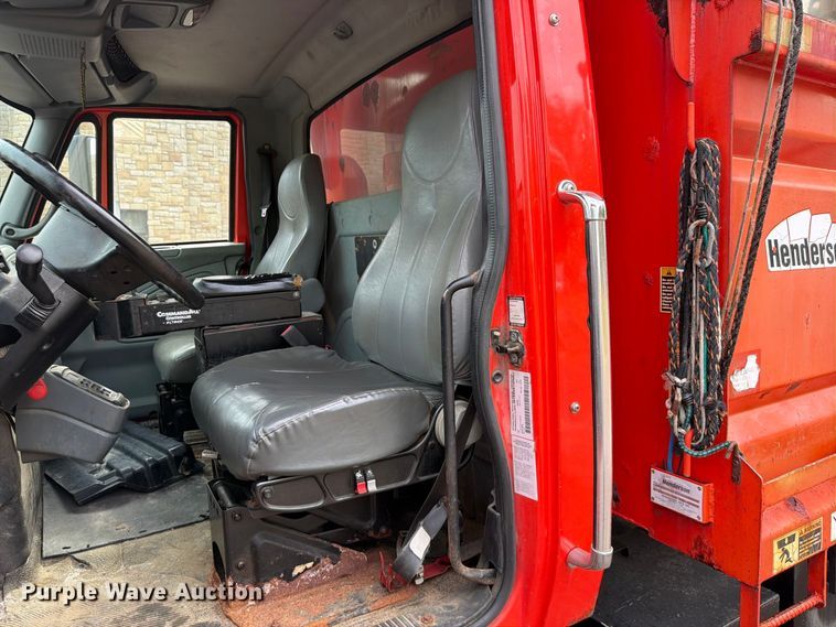 image for item FH6315 2007 International 7400 dump truck