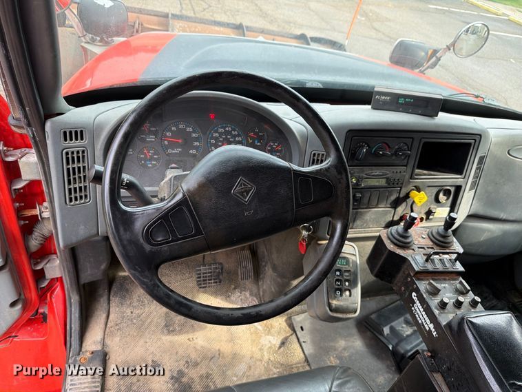 image for item FH6315 2007 International 7400 dump truck
