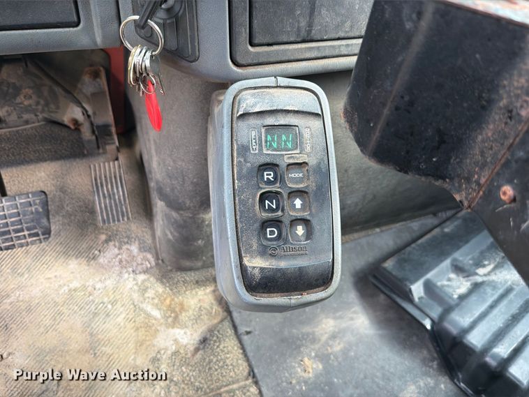 image for item FH6315 2007 International 7400 dump truck