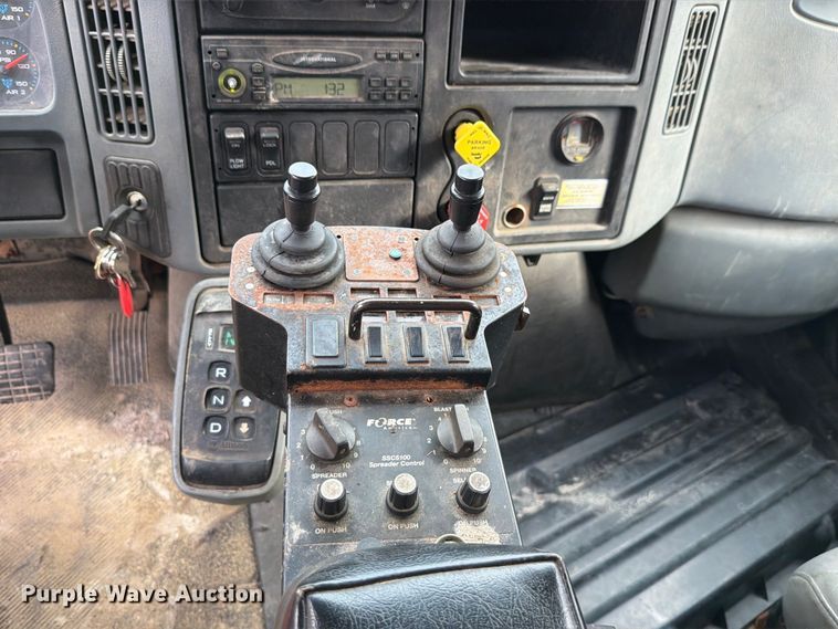 image for item FH6315 2007 International 7400 dump truck