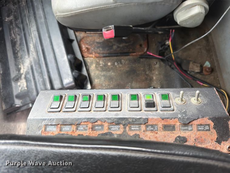 image for item FH6315 2007 International 7400 dump truck