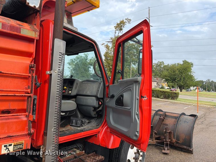 image for item FH6315 2007 International 7400 dump truck