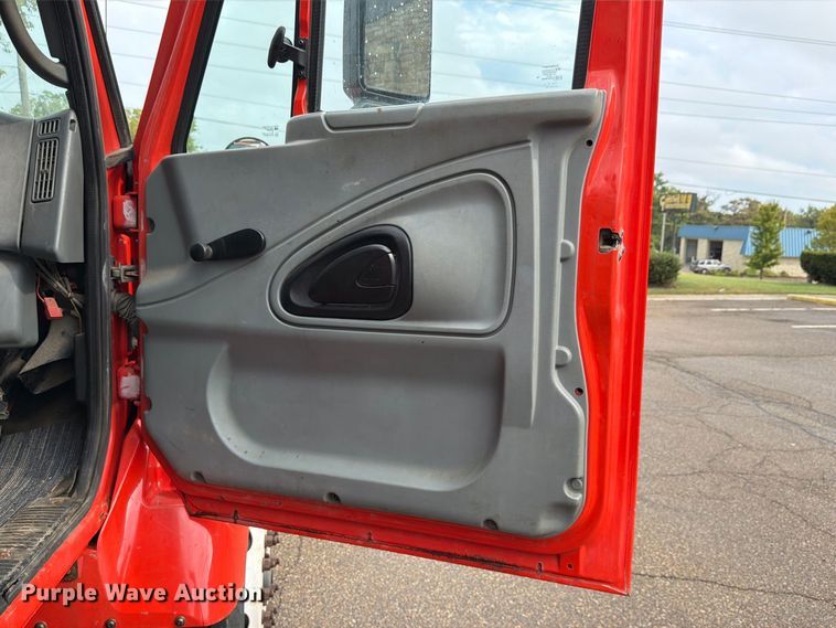 image for item FH6315 2007 International 7400 dump truck