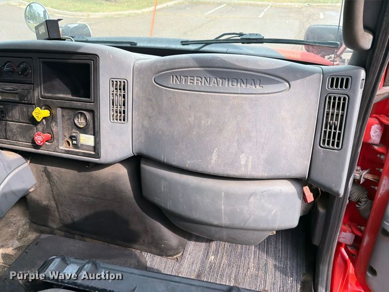 image for item FH6315 2007 International 7400 dump truck
