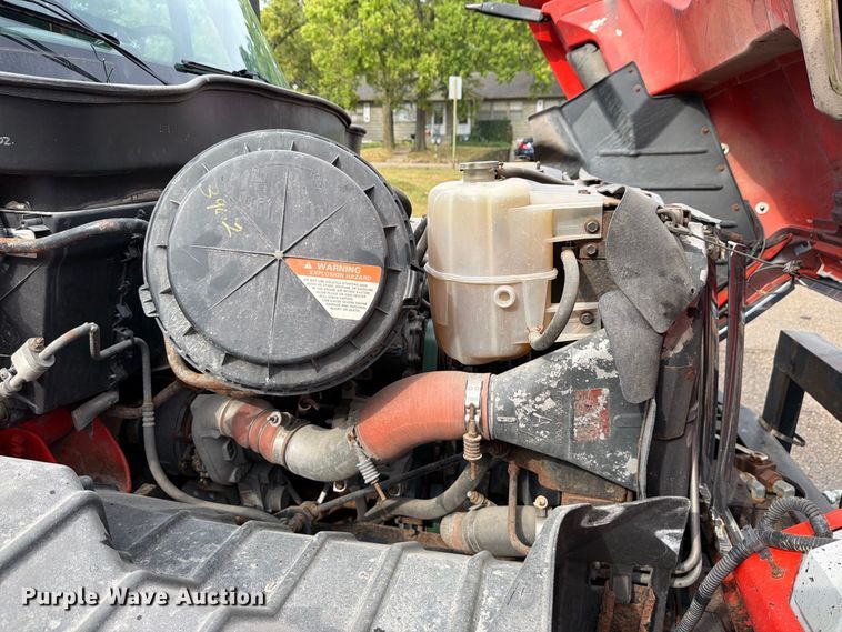 image for item FH6315 2007 International 7400 dump truck