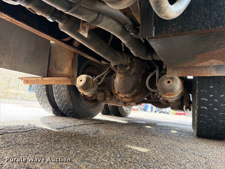 image for item FH6315 2007 International 7400 dump truck