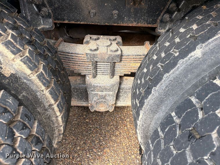 image for item FH6315 2007 International 7400 dump truck