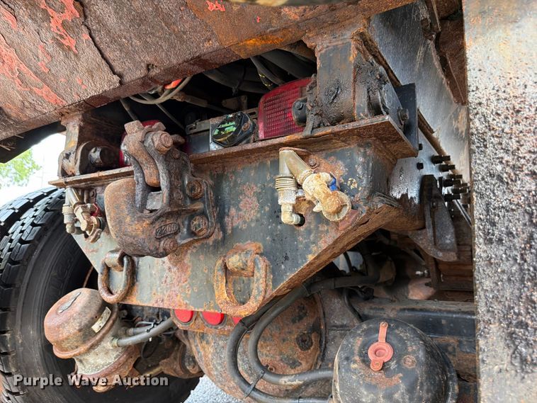 image for item FH6315 2007 International 7400 dump truck