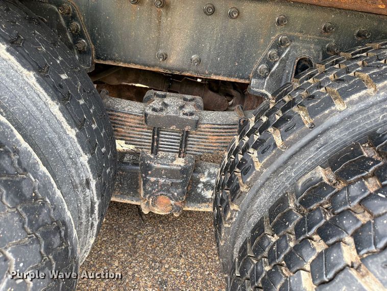 image for item FH6315 2007 International 7400 dump truck