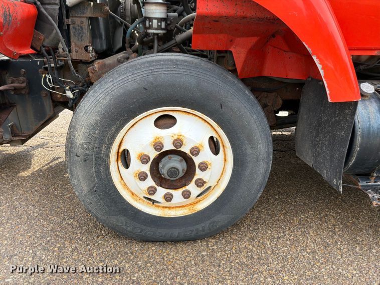 image for item FH6315 2007 International 7400 dump truck