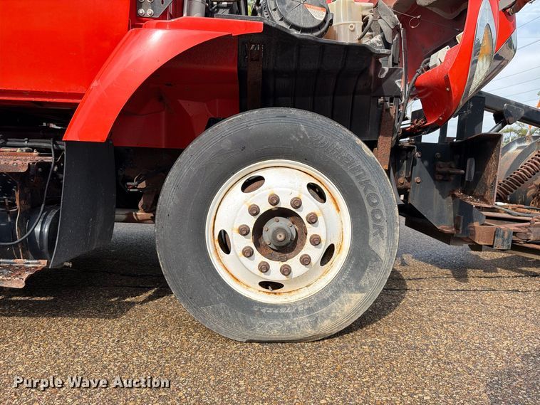image for item FH6315 2007 International 7400 dump truck