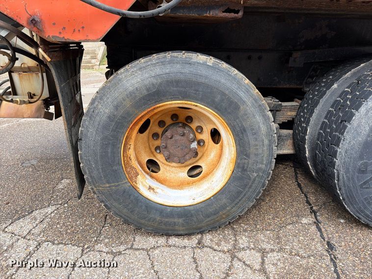 image for item FH6315 2007 International 7400 dump truck