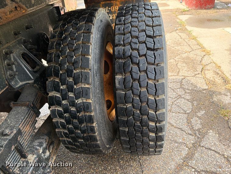 image for item FH6315 2007 International 7400 dump truck