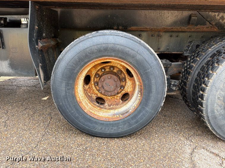 image for item FH6315 2007 International 7400 dump truck