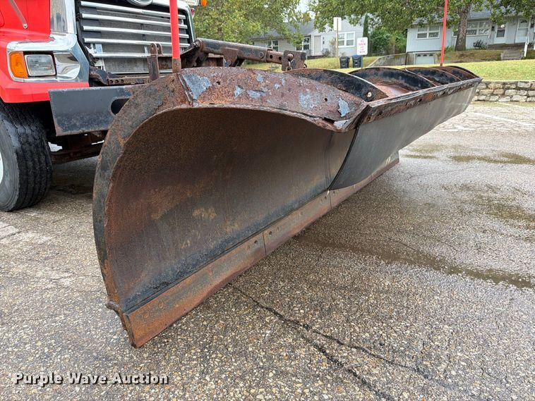 image for item FH6316 2009 Sterling L7500 dump truck