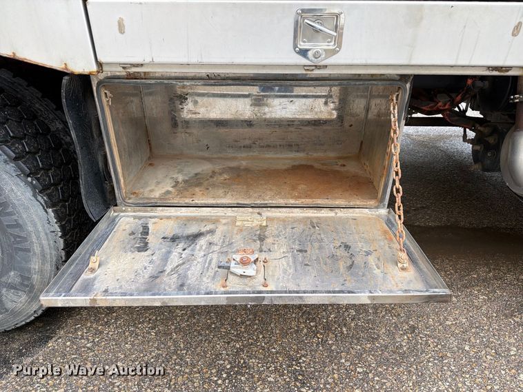 image for item FH6316 2009 Sterling L7500 dump truck