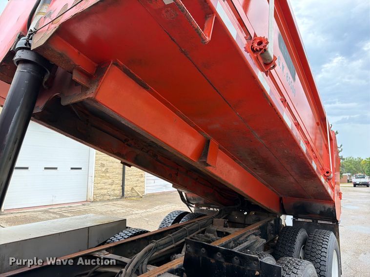 image for item FH6316 2009 Sterling L7500 dump truck