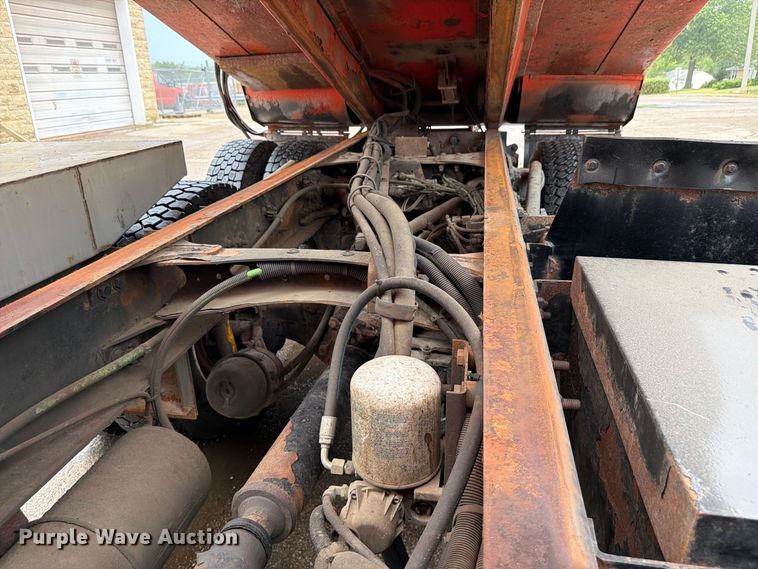 image for item FH6316 2009 Sterling L7500 dump truck