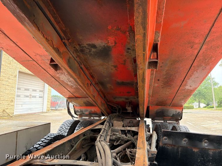 image for item FH6316 2009 Sterling L7500 dump truck