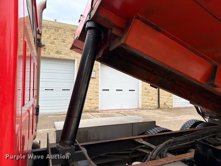 image for item FH6316 2009 Sterling L7500 dump truck