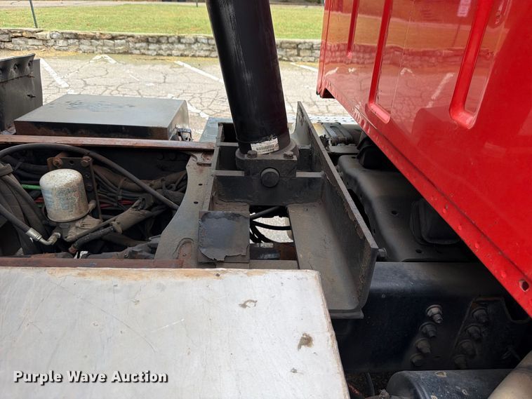 image for item FH6316 2009 Sterling L7500 dump truck