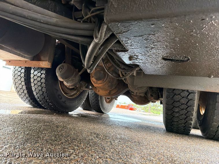 image for item FH6316 2009 Sterling L7500 dump truck