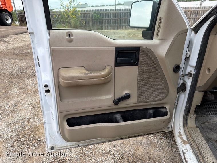 image for item FH6317 2007 Ford F150 pickup truck