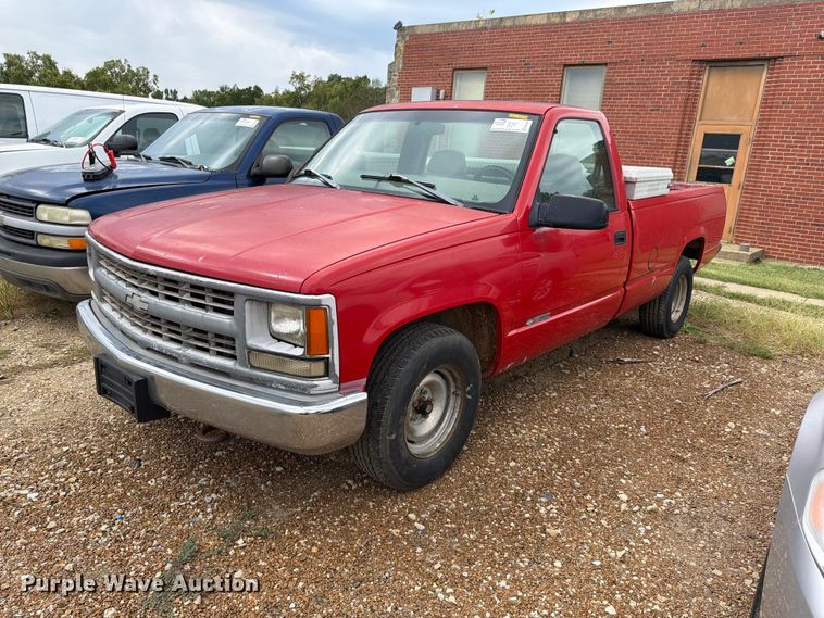 1998 Chevrolet C1500 pickup truck