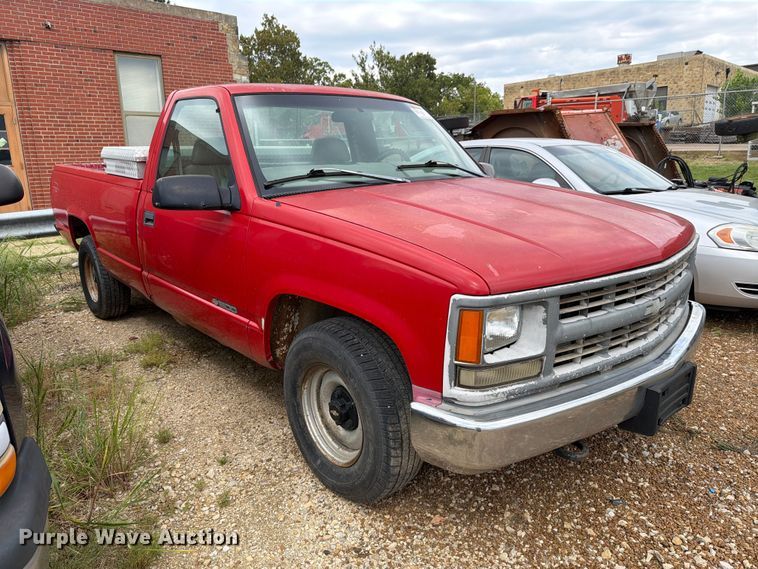 image for item FH6320 1998 Chevrolet C1500 pickup truck