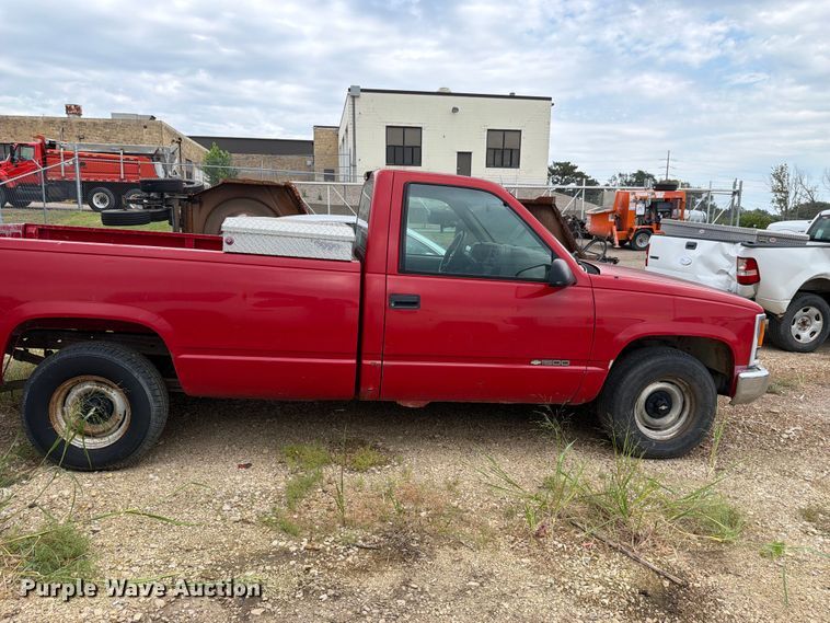 image for item FH6320 1998 Chevrolet C1500 pickup truck