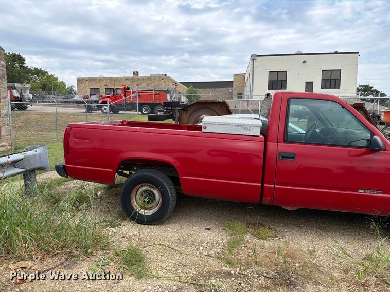 image for item FH6320 1998 Chevrolet C1500 pickup truck