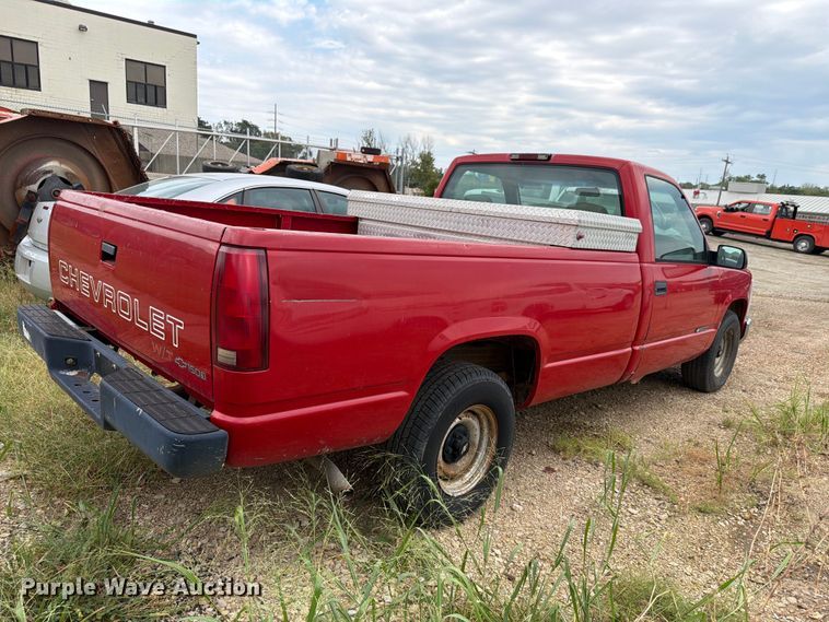 image for item FH6320 1998 Chevrolet C1500 pickup truck