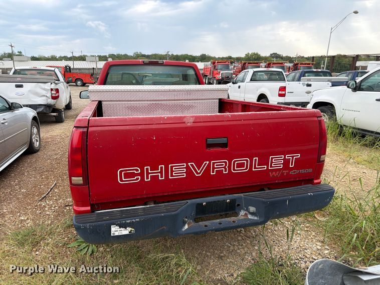 image for item FH6320 1998 Chevrolet C1500 pickup truck