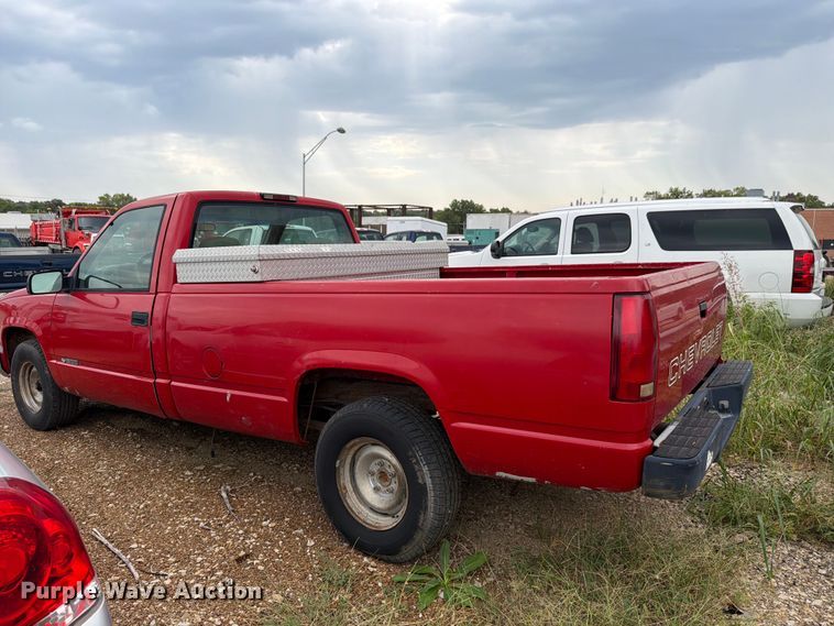 image for item FH6320 1998 Chevrolet C1500 pickup truck