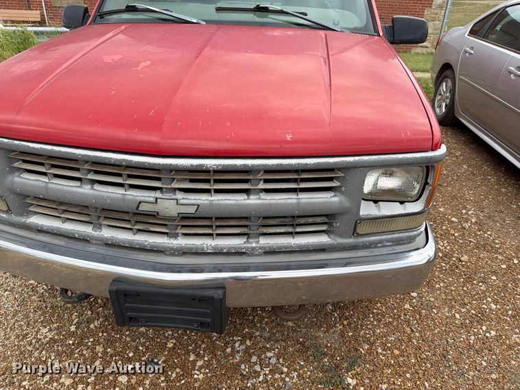 image for item FH6320 1998 Chevrolet C1500 pickup truck