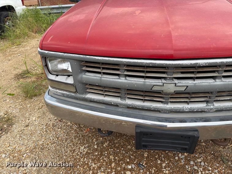 image for item FH6320 1998 Chevrolet C1500 pickup truck