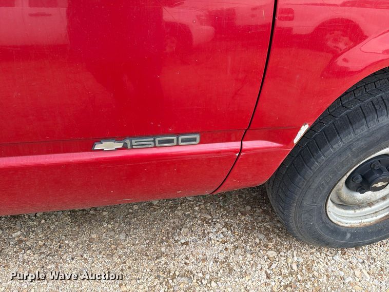 image for item FH6320 1998 Chevrolet C1500 pickup truck