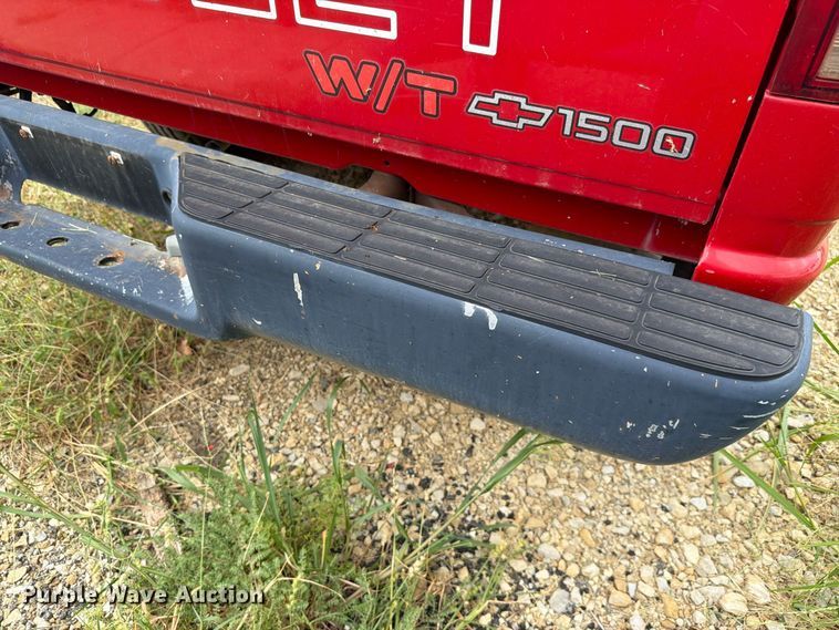 image for item FH6320 1998 Chevrolet C1500 pickup truck