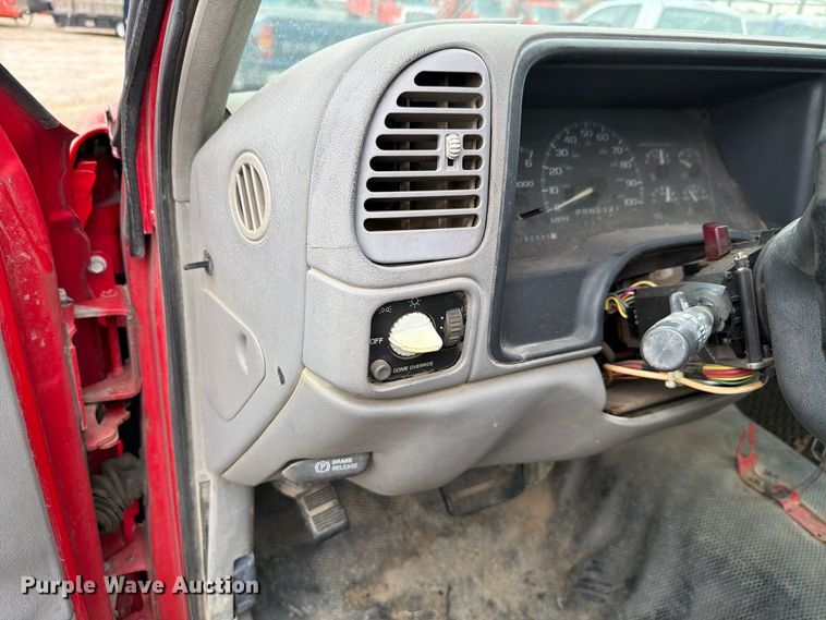 image for item FH6320 1998 Chevrolet C1500 pickup truck