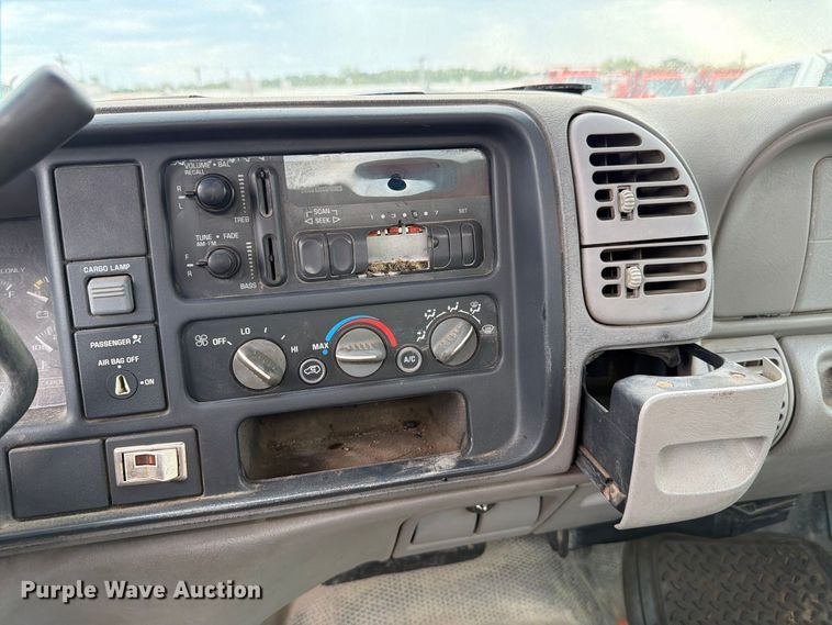 image for item FH6320 1998 Chevrolet C1500 pickup truck
