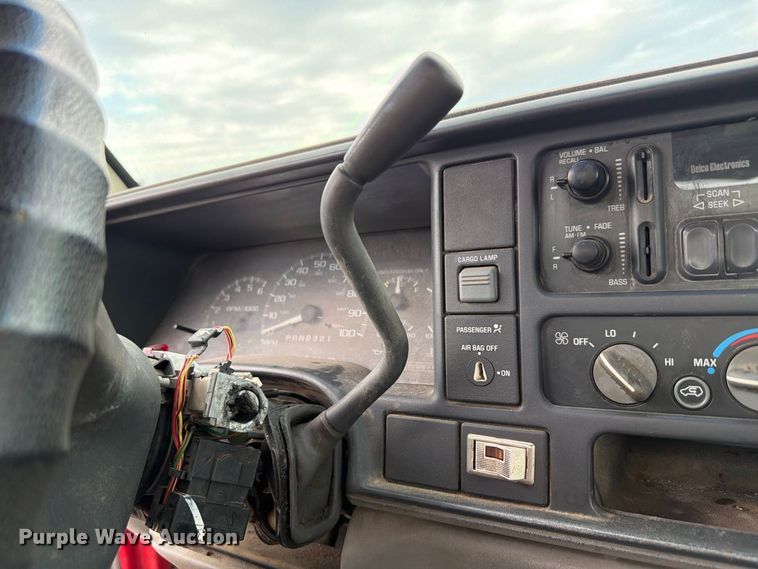 image for item FH6320 1998 Chevrolet C1500 pickup truck