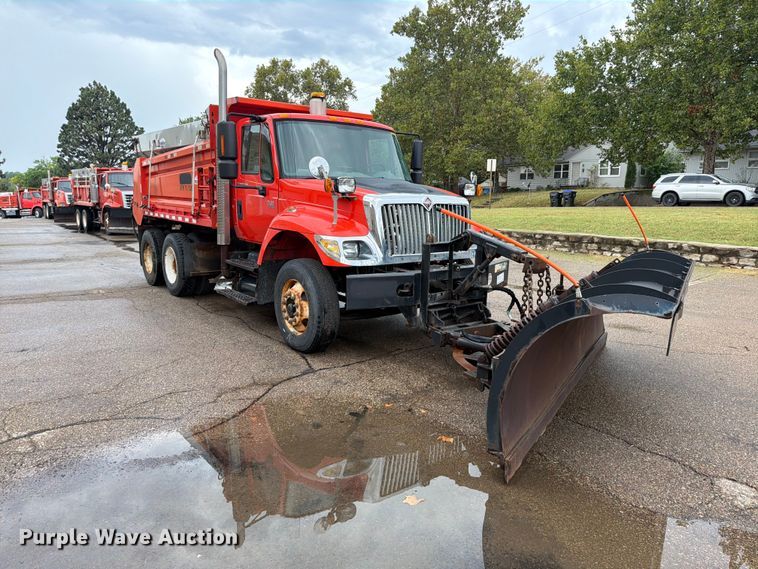 image for item FH6321 2007 International 7400 dump truck