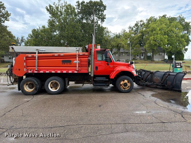 image for item FH6321 2007 International 7400 dump truck