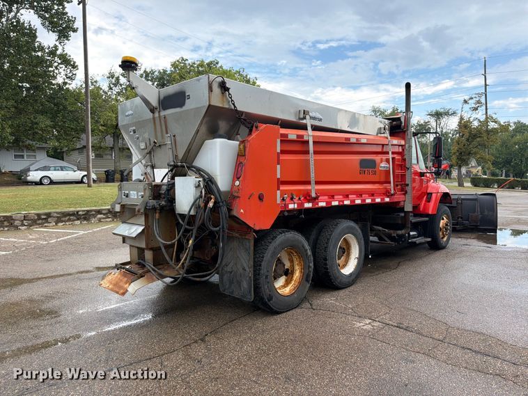 image for item FH6321 2007 International 7400 dump truck