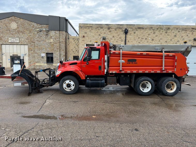 image for item FH6321 2007 International 7400 dump truck