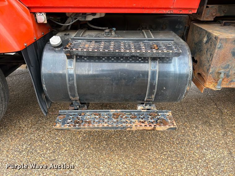 image for item FH6321 2007 International 7400 dump truck