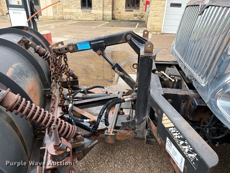 image for item FH6321 2007 International 7400 dump truck