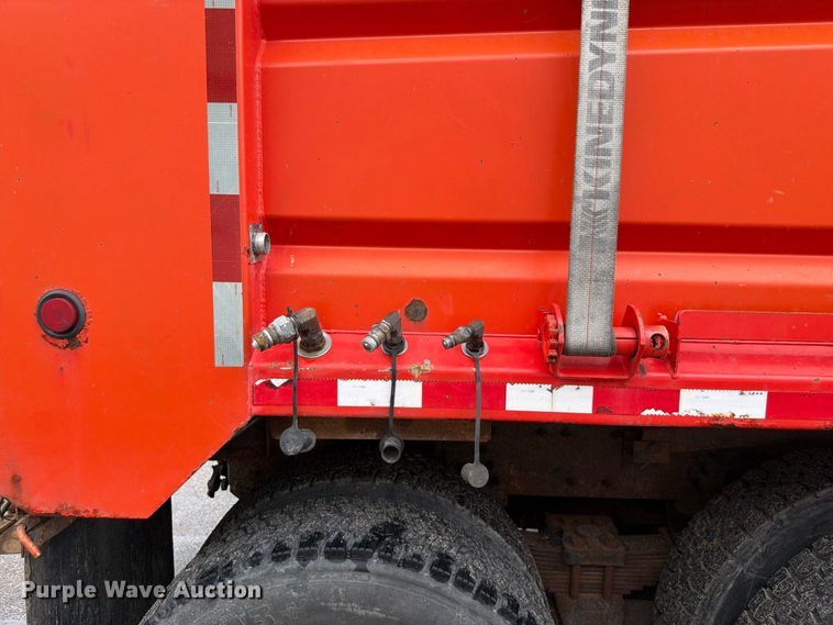 image for item FH6321 2007 International 7400 dump truck
